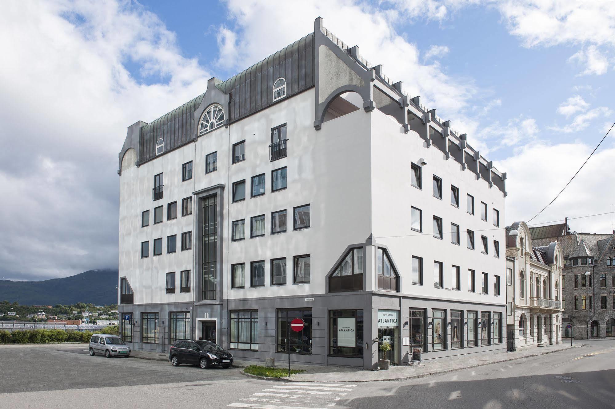 Hotel Four Monkeys Ålesund Exteriér fotografie